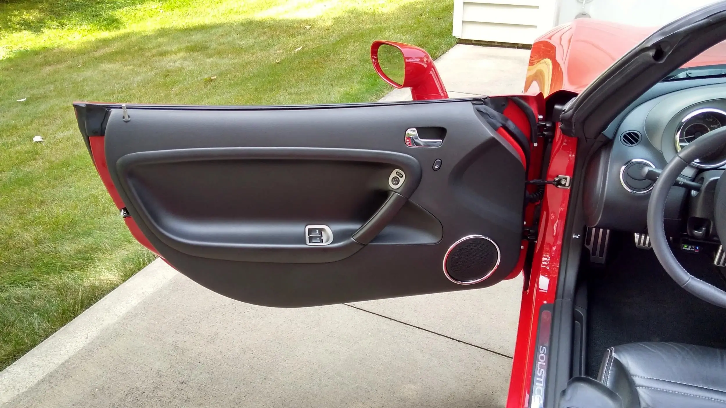 Custom-mounted component speaker in a car door