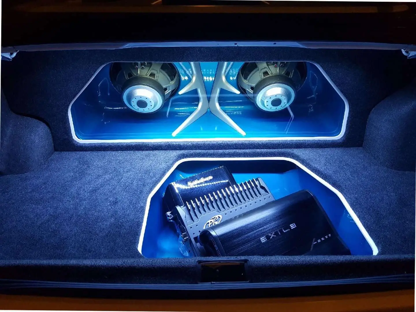 Clean installation of multiple car audio amplifiers