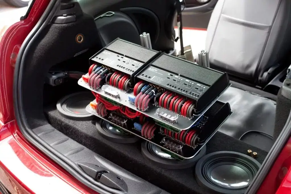 Powerful car audio amplifier