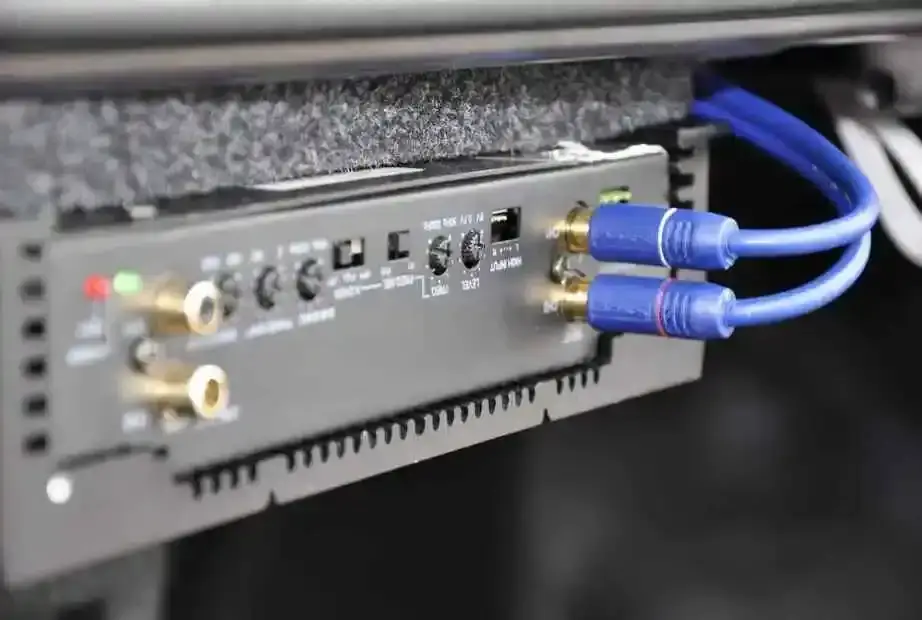 Close up on an amplifier's connection terminals