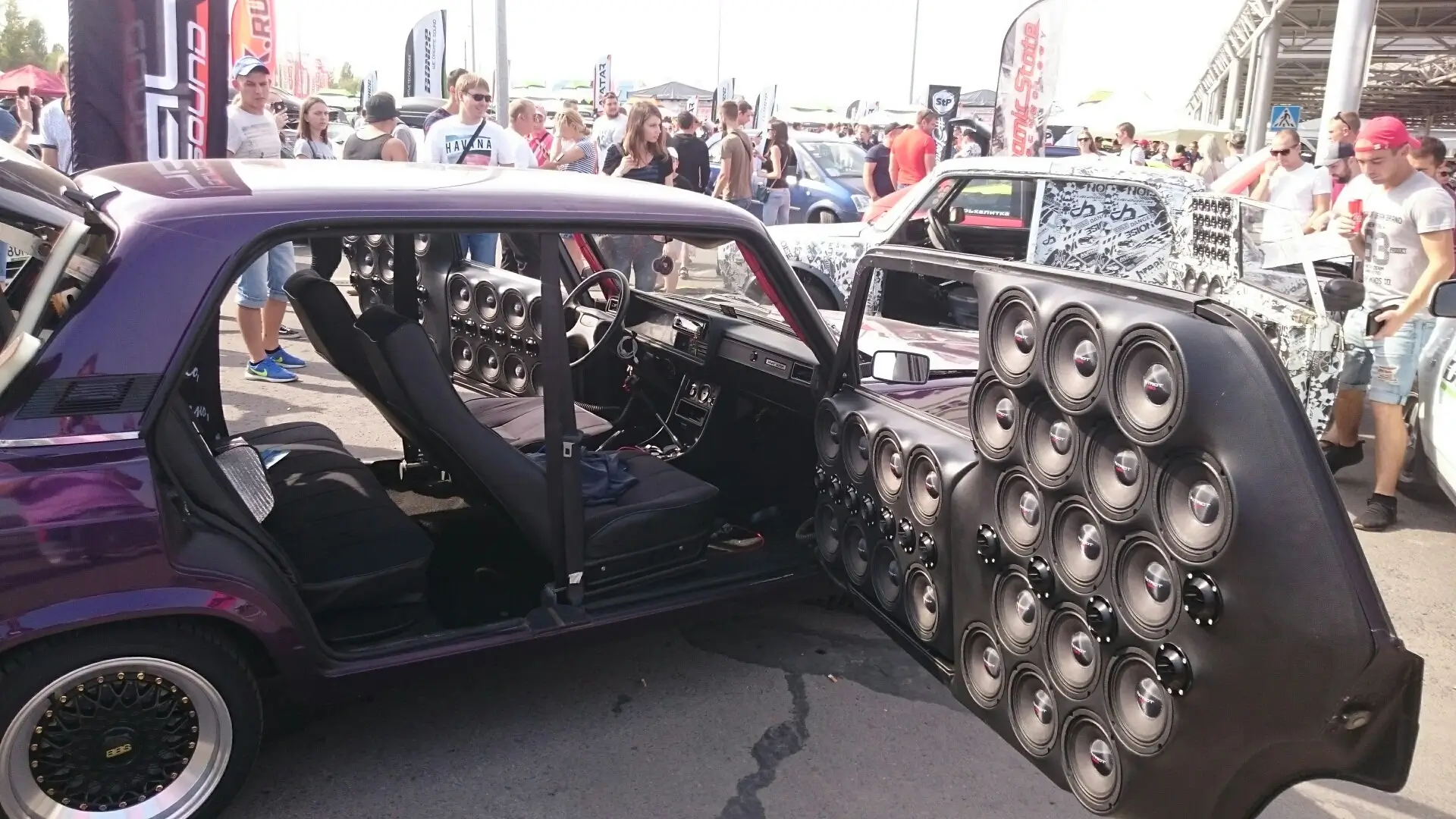 Clean and simple interior of a Mancara Camry