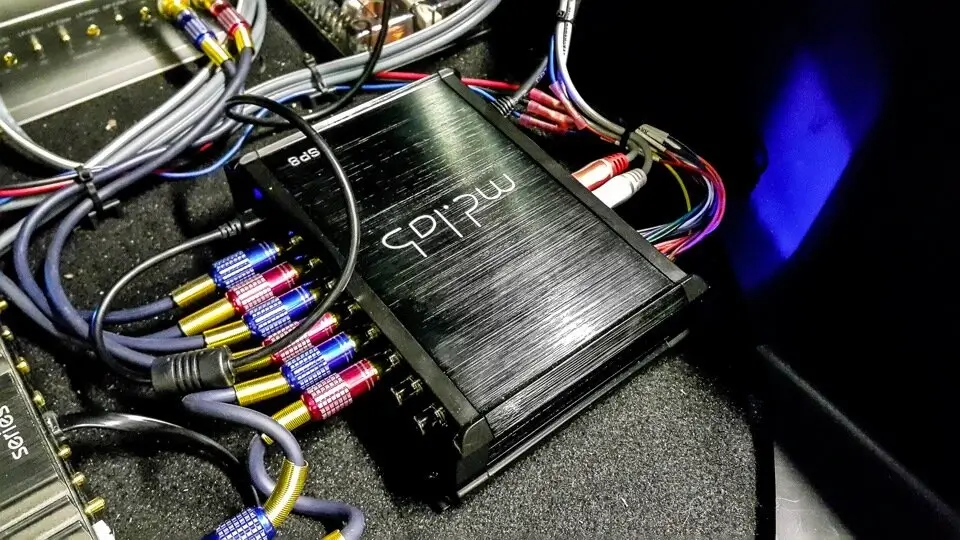 Digital sound processor with glowing lights